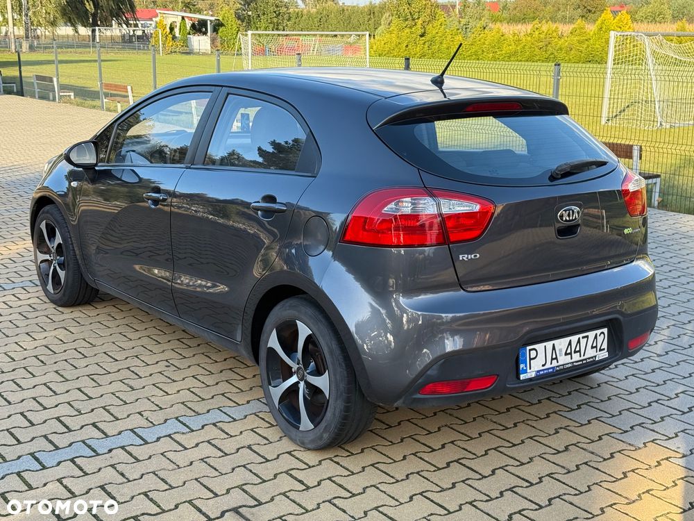 Kia Rio - 4