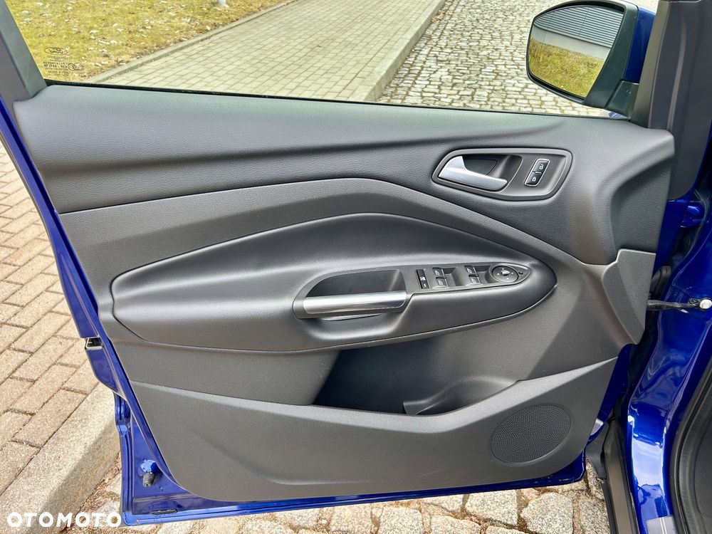 Ford Kuga 2.0 TDCi 2x4 Titanium - 29