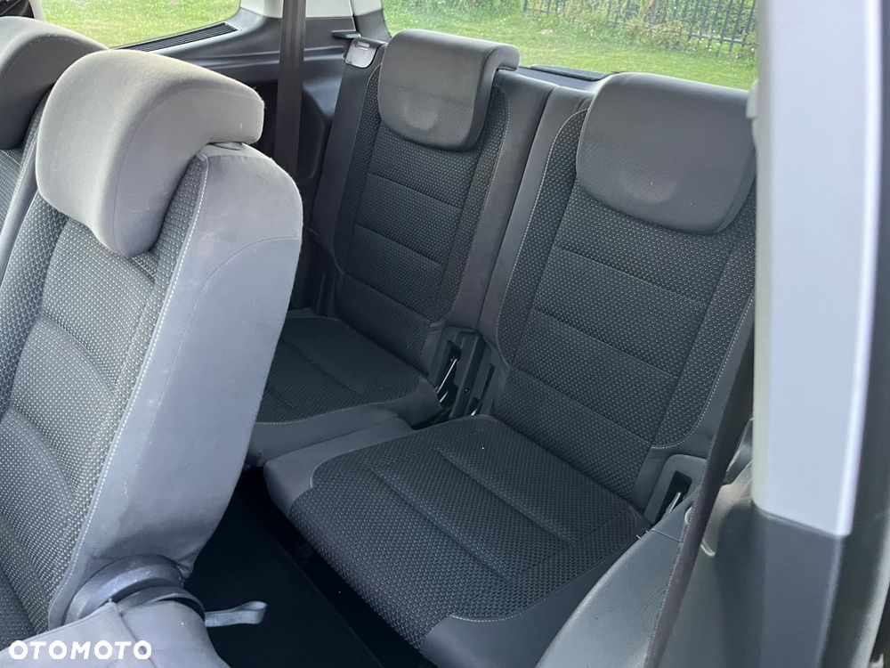 Volkswagen Touran - 8
