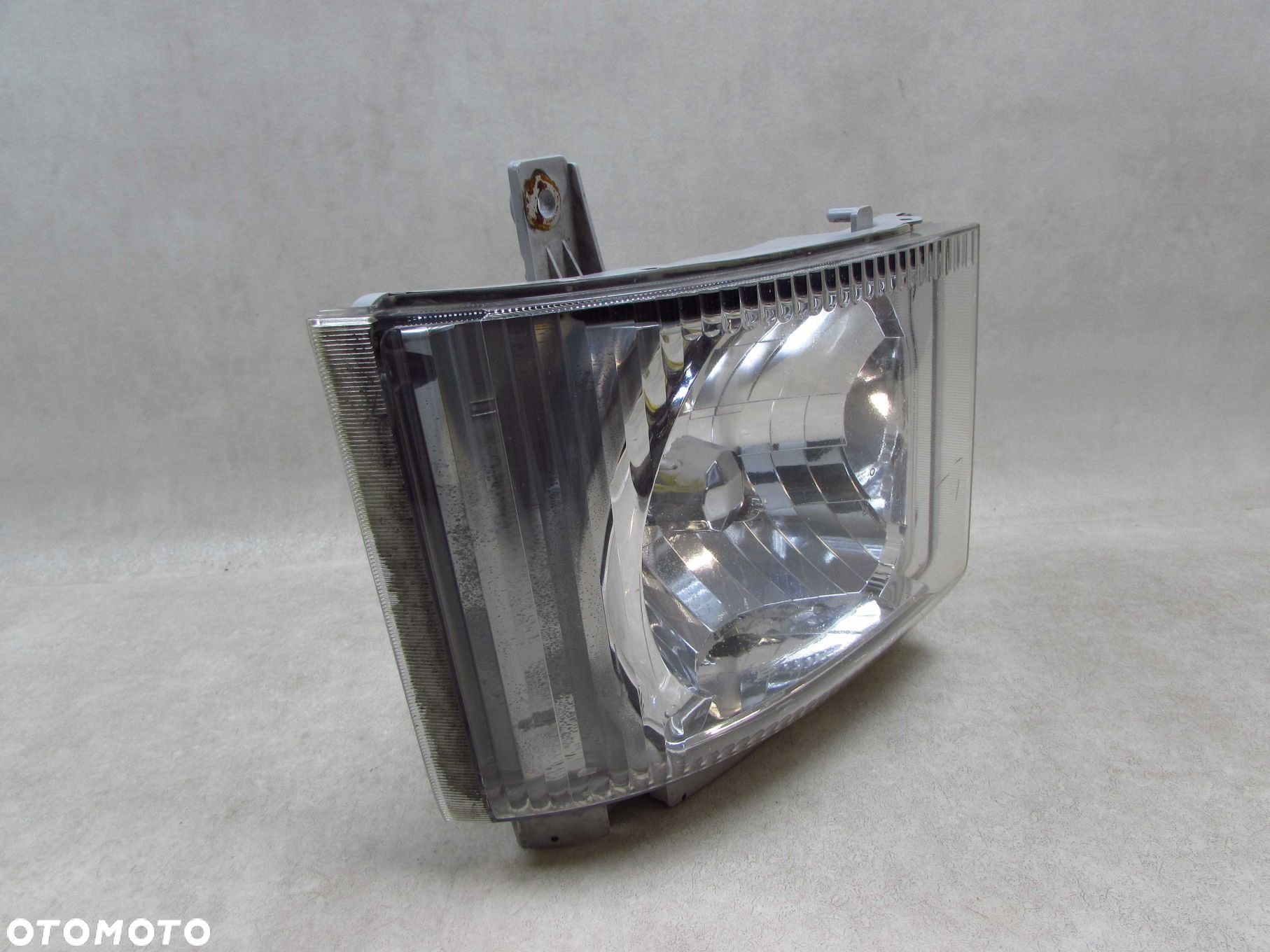 ISUZU N35 N75 NPR NQR 07-18 LAMPA REFLEKTOR PRZOD PRAWY UK - 2