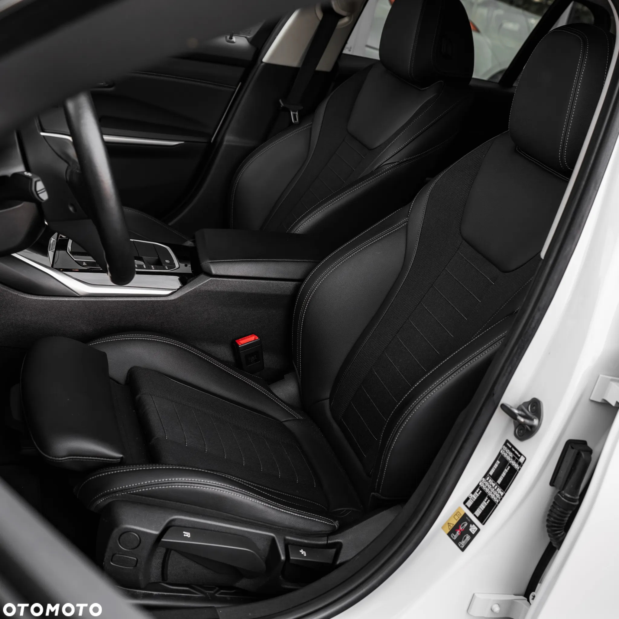 BMW Seria 3 320e xDrive Sport Line - 13