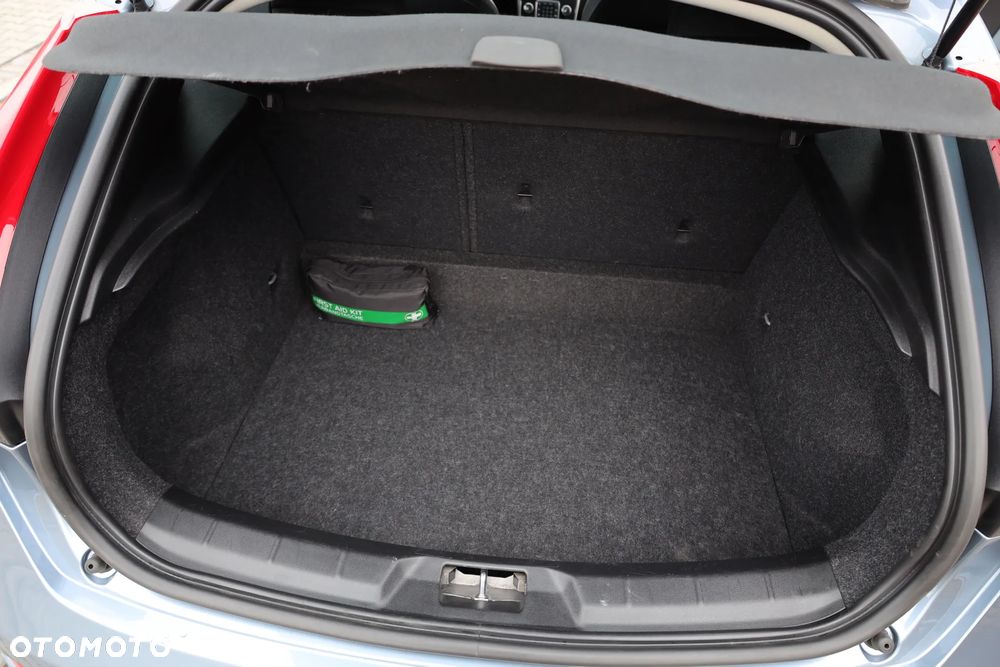 Volvo V40 T2 Momentum - 33