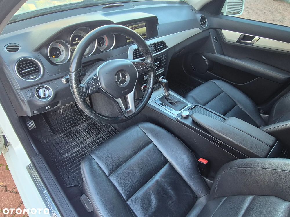 Mercedes-Benz Klasa C 350 CDI DPF (BlueEFFICIENCY) 7G-TRONIC Avantgarde - 28
