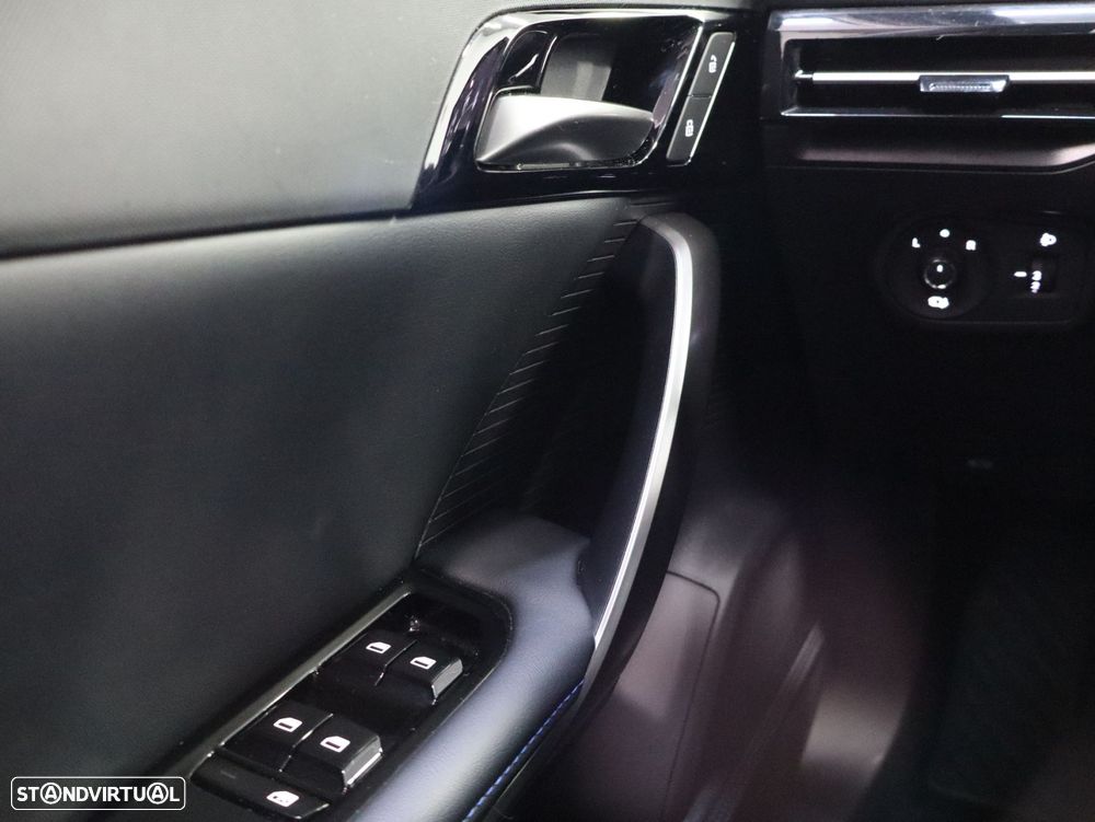 MG MG4 64 kWh Luxury - 19