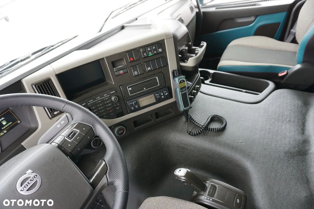 Volvo FM / 330 / E 6 / CHŁODNIA + WINDA / 23 PALETY / OŚ SKRĘTNA / DŁ 9,2 M - 9