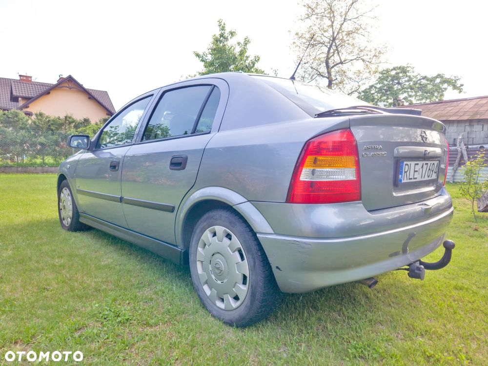 Opel Astra 1.4 Essentia - 4
