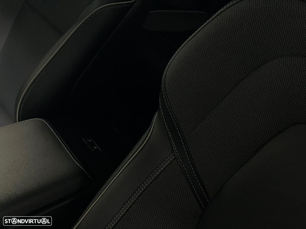 Volvo XC 60 T8 Twin Engine AWD Geartronic RDesign - 36