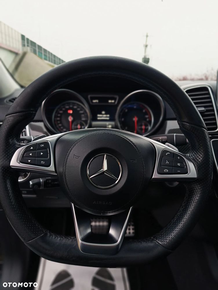 Mercedes-Benz GLS - 12