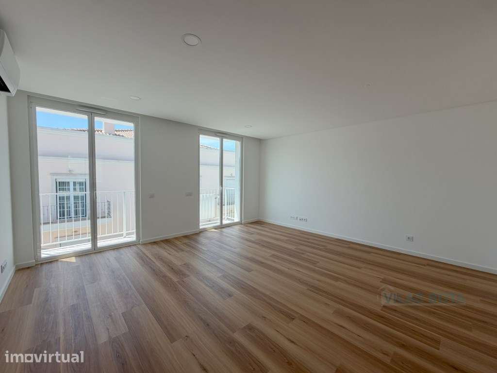 Apartamento T3 com Excelente Localização e Piscina em Loulé - Grande imagem: 2/19