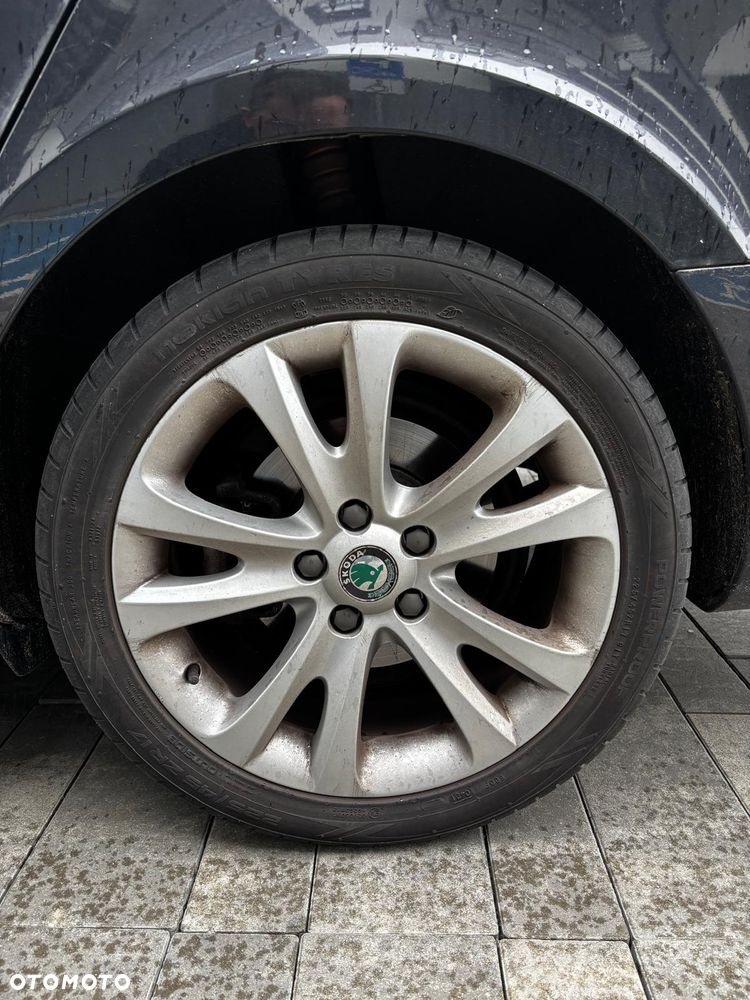 Skoda Superb 2.0 TDI Family DSG - 32