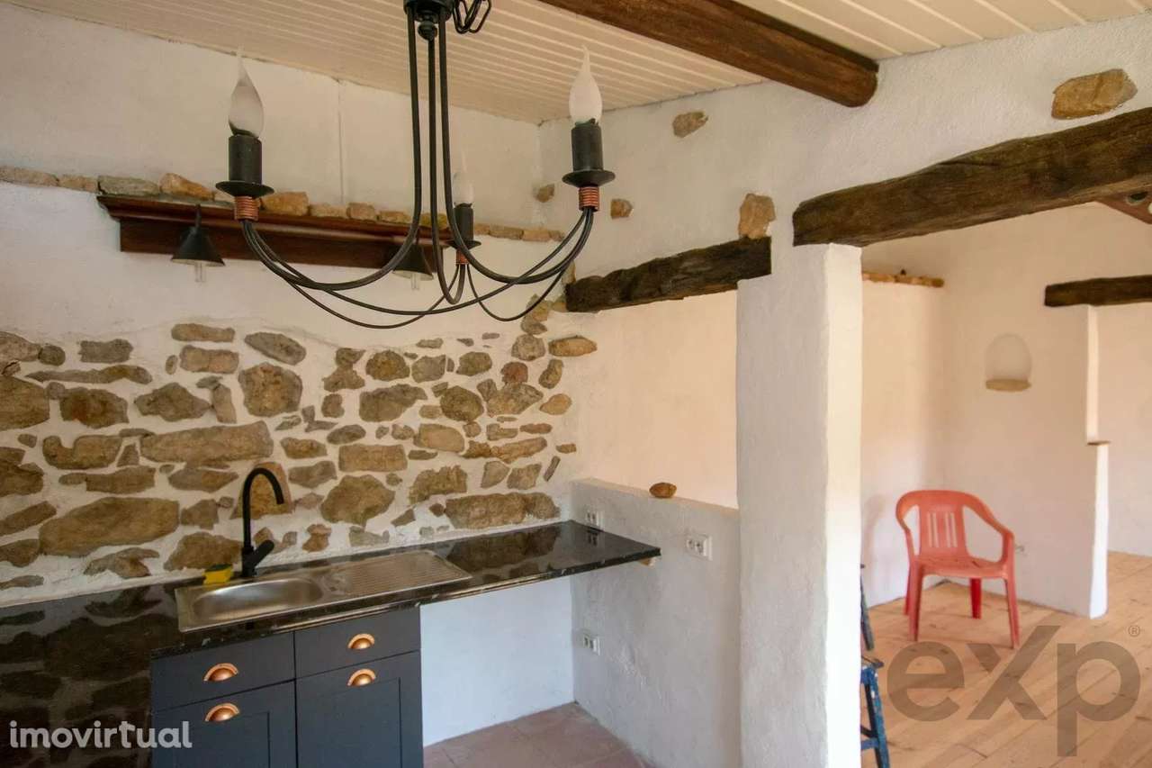 Casa de Pedra com Anexo numa Aldeia Tranquila de Portugal - Grande imagem: 5/47