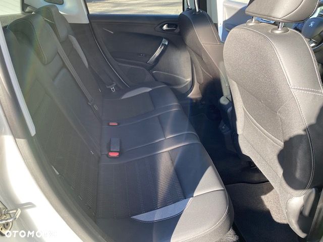 Peugeot 2008 1.2 Pure Tech GPF Style S&S EAT6 - 22