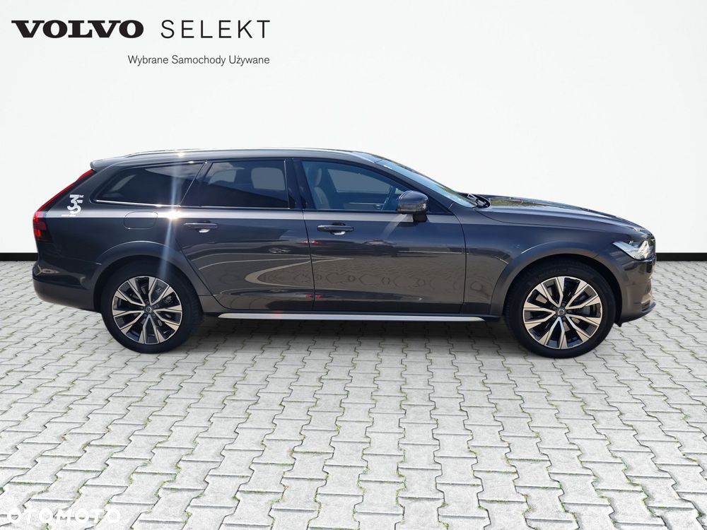 Volvo V90 Cross Country - 4
