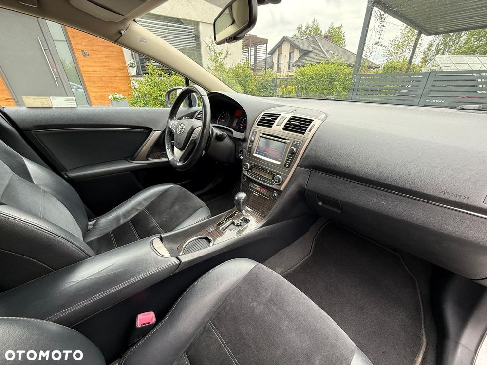 Toyota Avensis 2.0 Premium MS - 20
