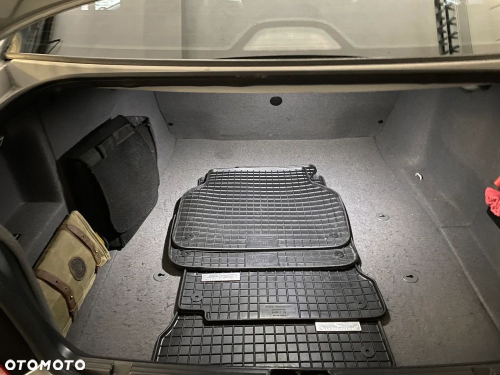 BMW Seria 5 525i - 25