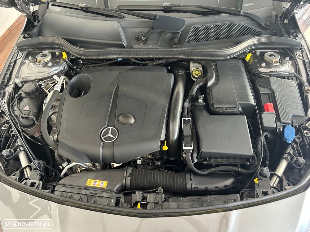 Mercedes-Benz CLA 200 d Shooting Brake AMG Line - 25