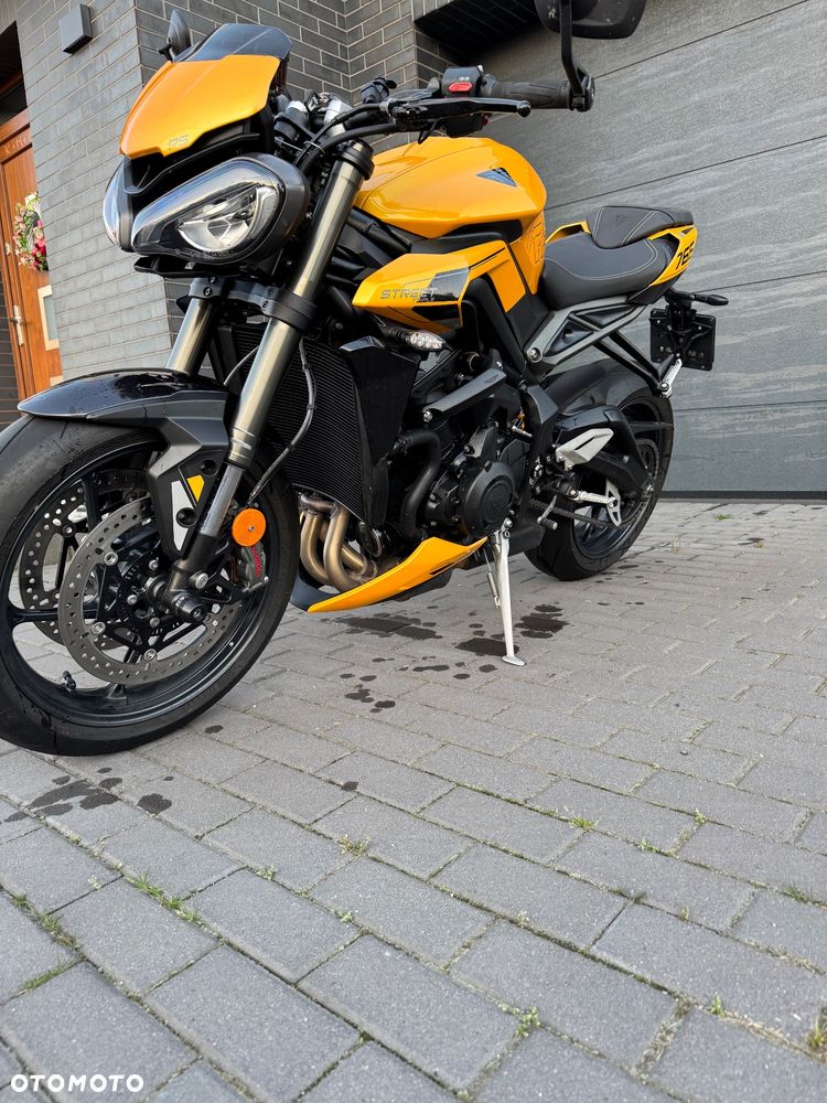 Triumph Street Triple - 4