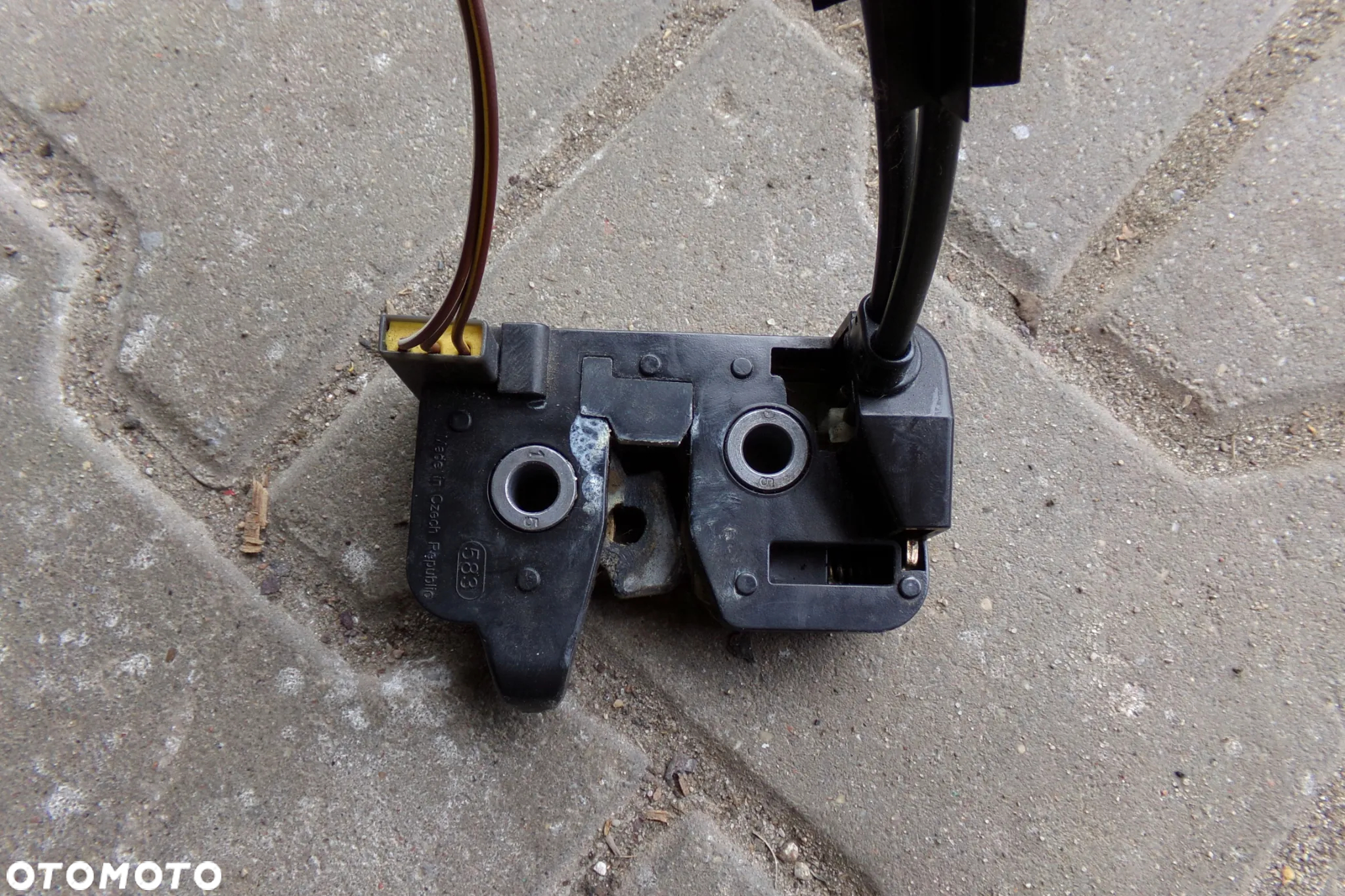 Zamek klapy bagażnika rygiel Ford fiesta MK5 - 3