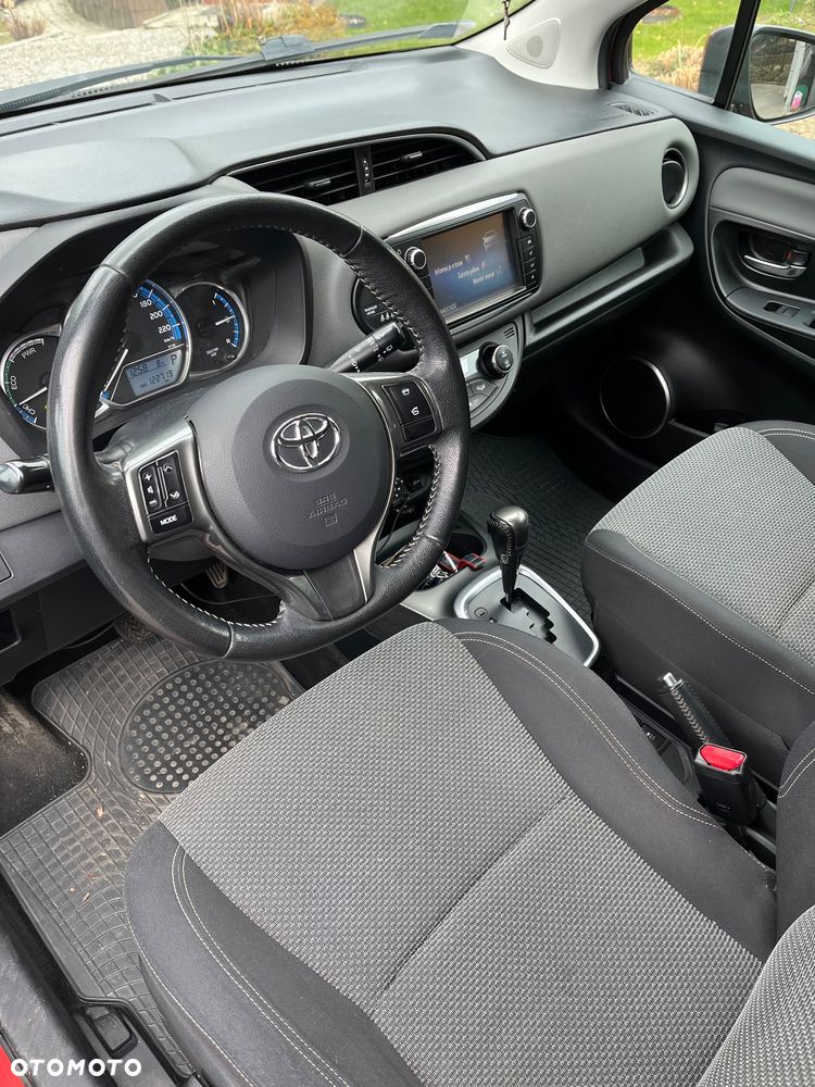 Toyota Yaris Hybrid 100 Life - 2