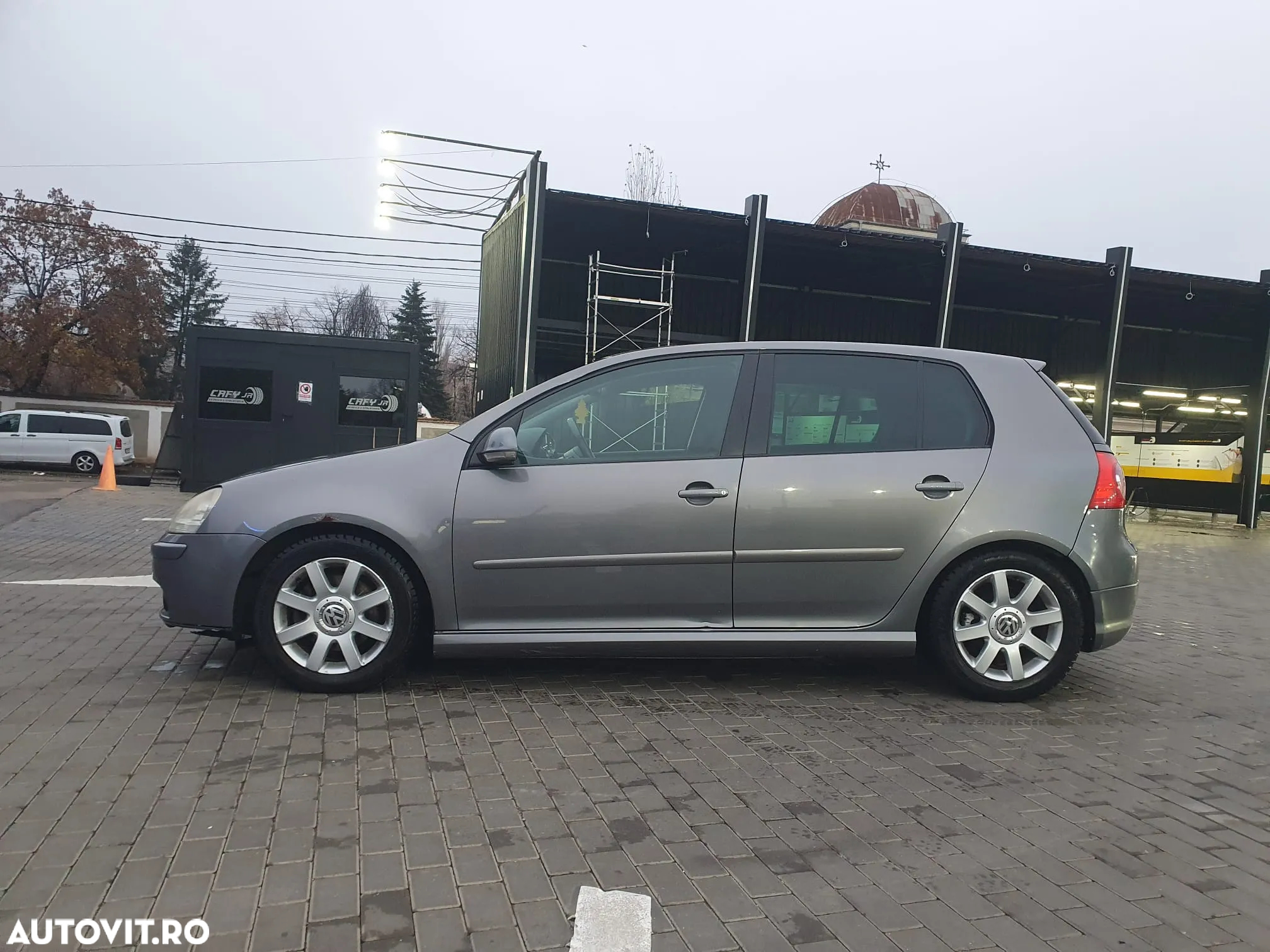Volkswagen Golf 2.0 FSI Sportline - 12