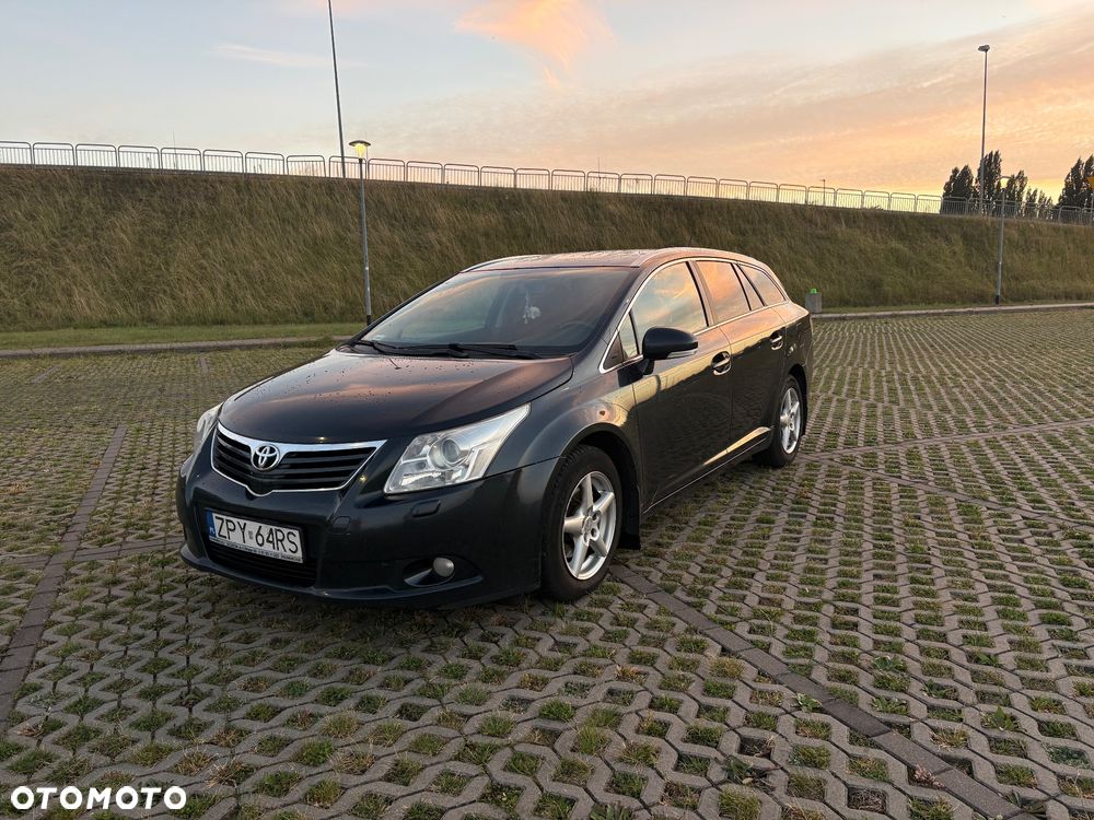 Toyota Avensis - 1