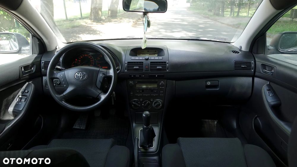 Toyota Avensis - 11