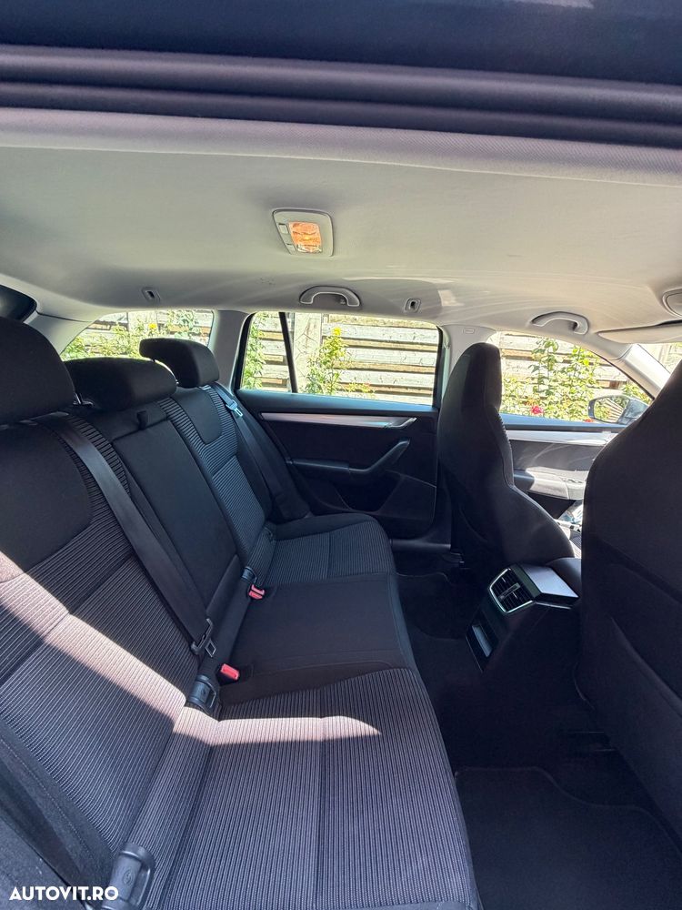 Skoda Octavia 1.6 TDI DSG Style - 6