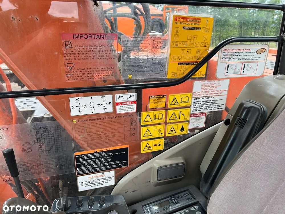 Hitachi ZX135 US - 12