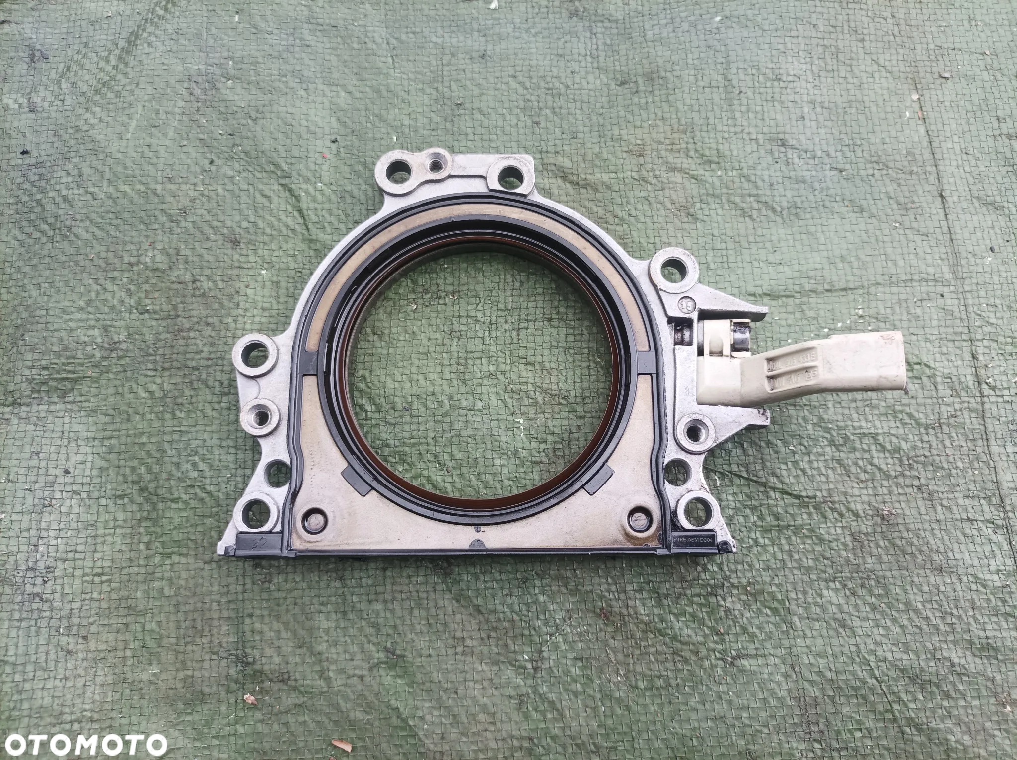 Vw Skoda Audi uszczelniacz wału 1,6 TDI 04L103173A - 2