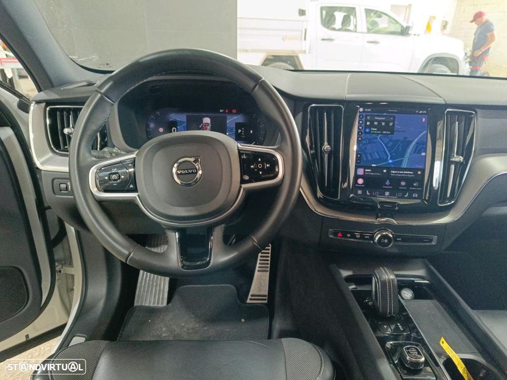 Volvo XC 60 2.0 B4 R-Design - 8