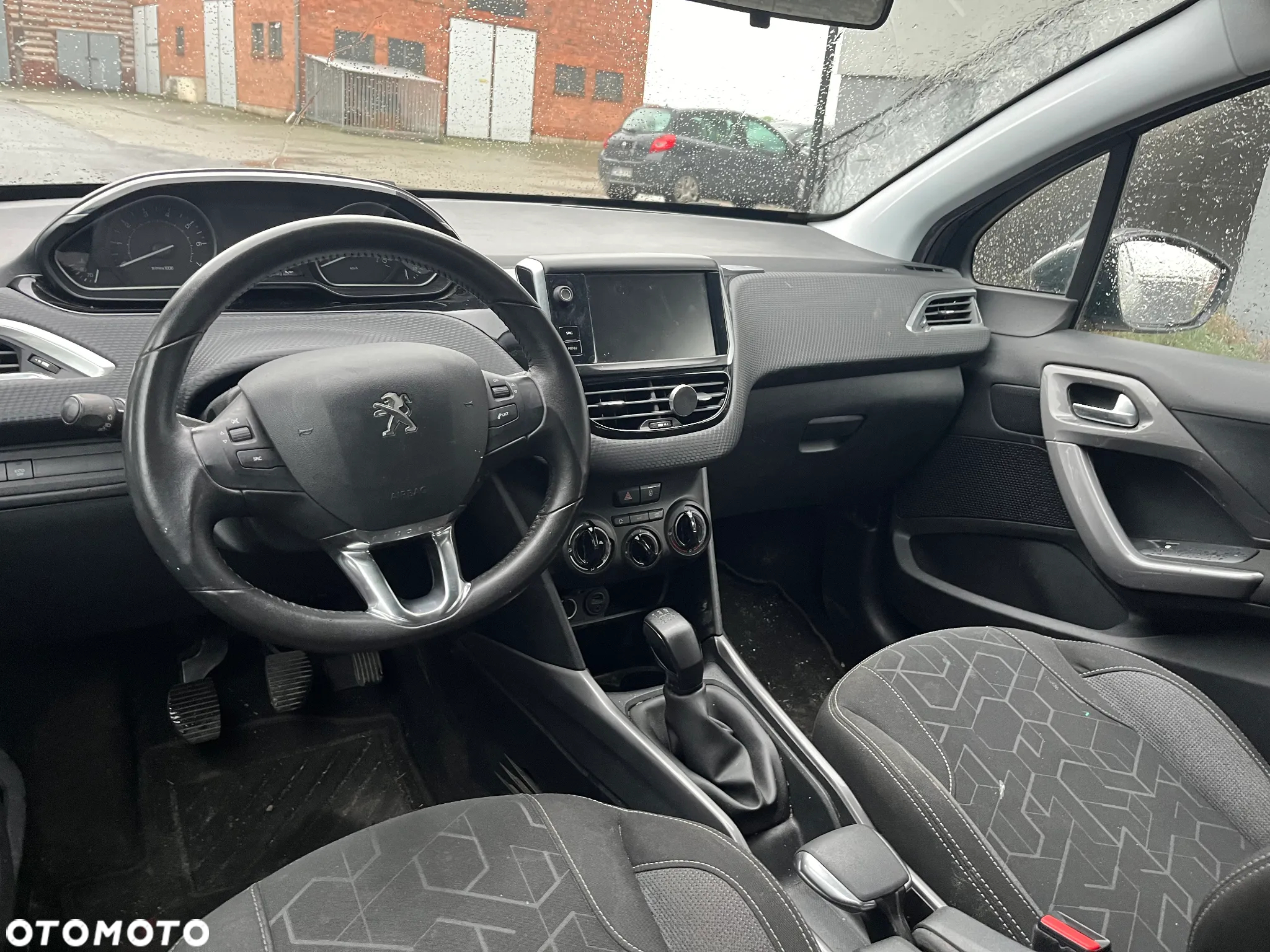 Peugeot 2008 - 9