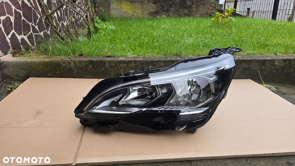 Peugeot 3008 II 5008 II 16- Lampa Przednia Lewa Zwykła z LED DRL Nieklejona - 1