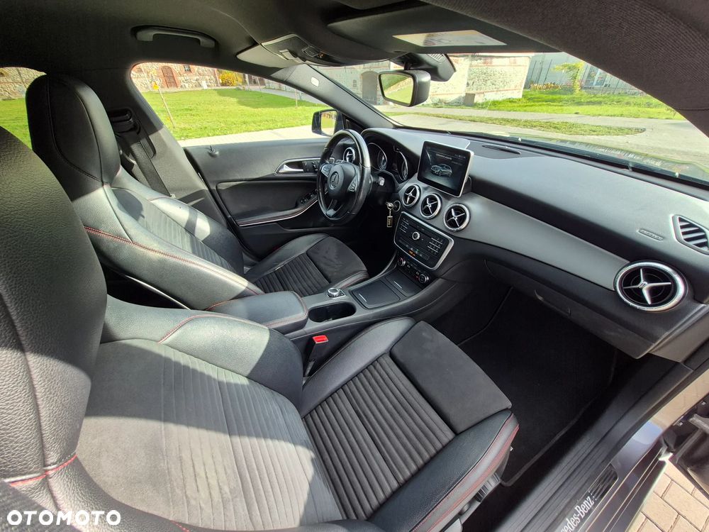 Mercedes-Benz CLA 250 4Matic 7G-DCT AMG Line - 29