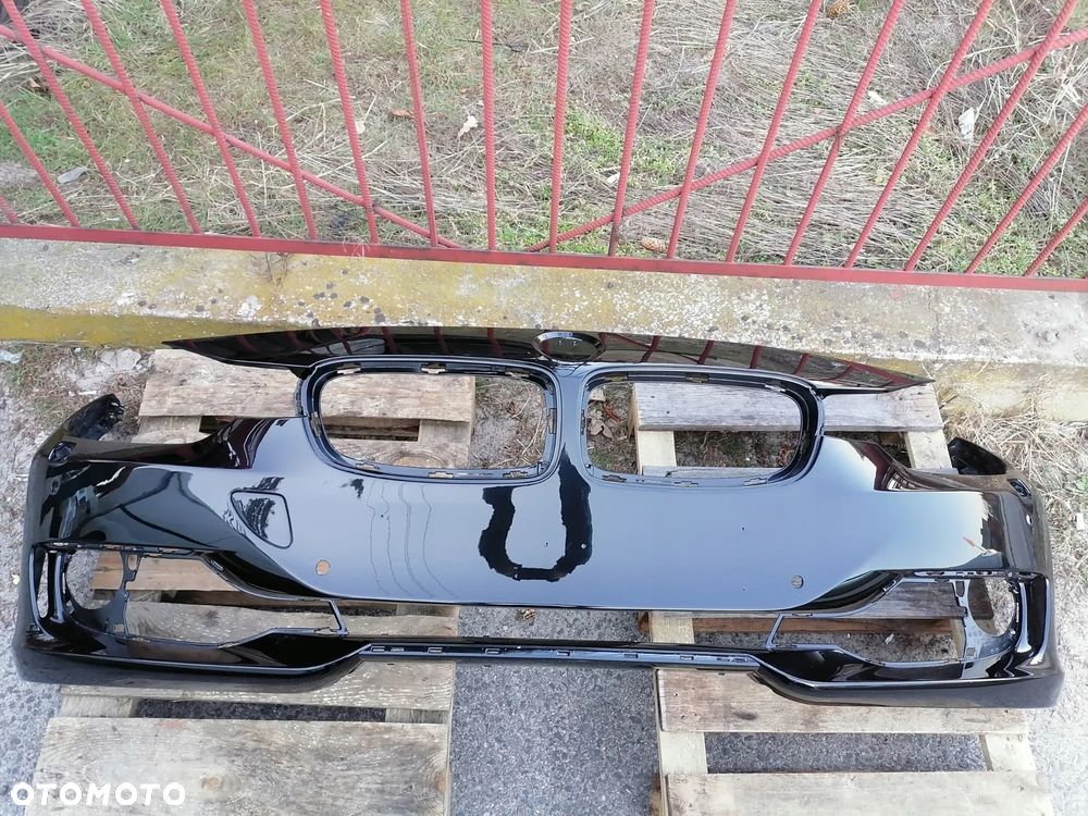 zderzak przód przedni bmw 3 f30 f31 przedlift x4 pdc pod czujniki xenon spryskiwacze 10.11-05.15 475 – Black Sapphire Metallic, A83 – Glaciersilver Metallic, A300 – Alpine White III, A96 – Mineral White Metallic, X10 – Tanzanite Blue II Metallic (Individual), B45 – Estoril Blue II Metallic, A89 – Imperial Blue Xirallic, 668 – Jet Black, 416 – Carbon Black Metallic, B39 – Mineralgrau Metallic, A96 – Mineral White Metallic, 416 – Carbon Black Metallic, X02 – Citrin Black Metallic (Individual), A75 – Melbourne Red Metallic, A92 – Orion Silver Metallic, C10 – Mediterranean Blue Metallic, C08 – Jucaro Beige Metallic, A76 – Deep Sea Blue Metallic, B39 – Mineralgrau Metallic, B40 – Liquid Blue Metallic, A52 – Space Grey Metallic, B53 – Sparkling Brown Metallic, B06 – Sunset Orange Metallic, C1X – Phytonic Blue Metallic, B65 – Mineral Blue Metallic, A17 – Havanna Metallic - 9