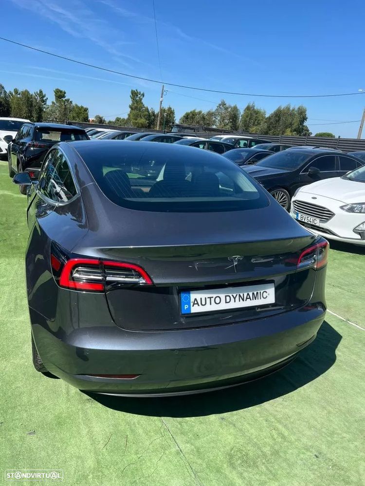 Tesla Model 3 - 4