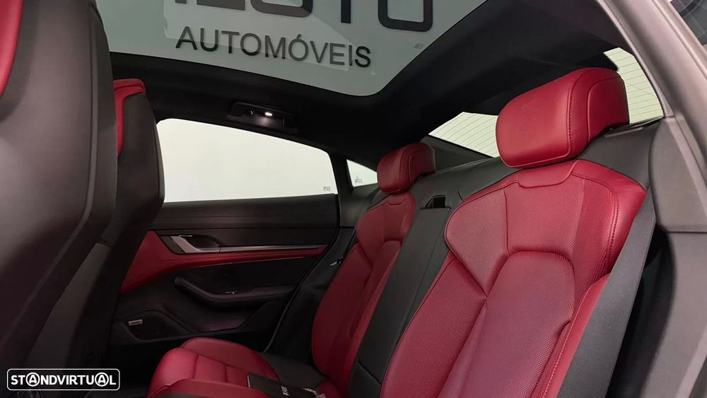 Porsche Taycan 4S - 37