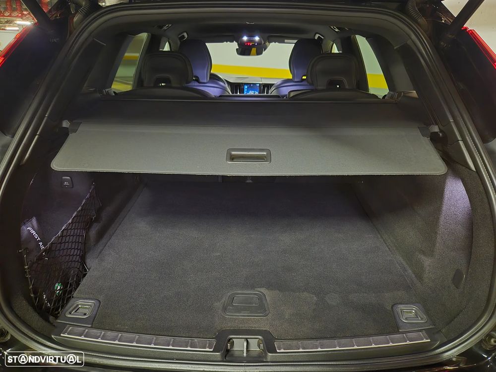 Volvo XC 60 2.0 D4 R-Design Geartronic - 34