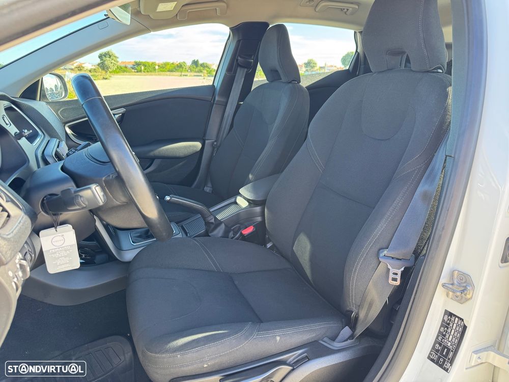 Volvo V40 2.0 D2 R-Design Momentum - 9