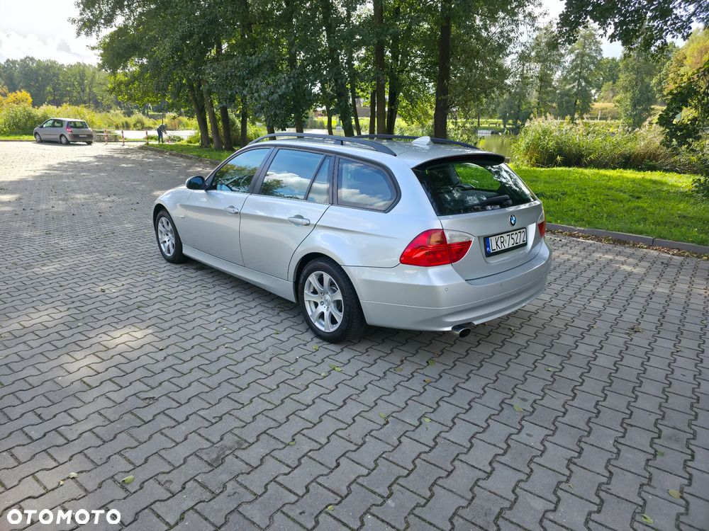 BMW Seria 3 318i Touring - 8