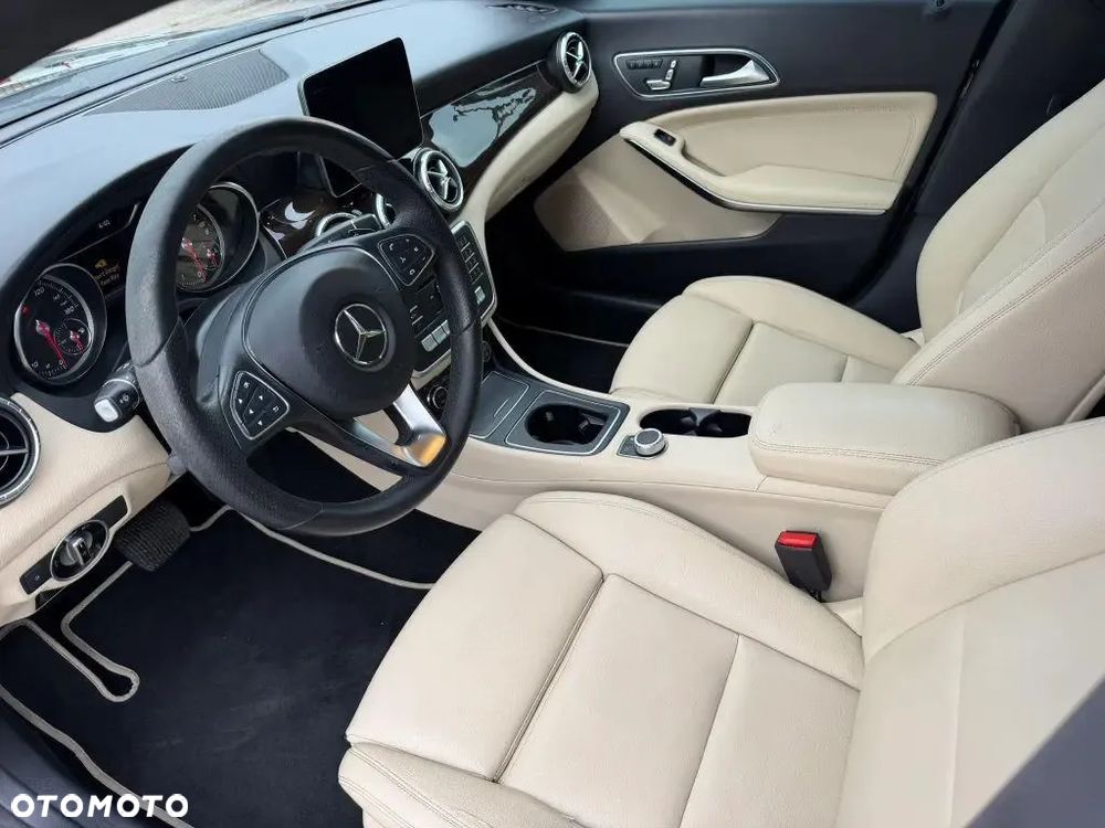 Mercedes-Benz CLA 250 4Matic 7G-DCT AMG Line - 6