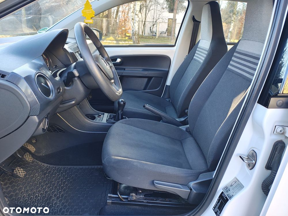 Volkswagen up! (BlueMotion Technology) move - 11