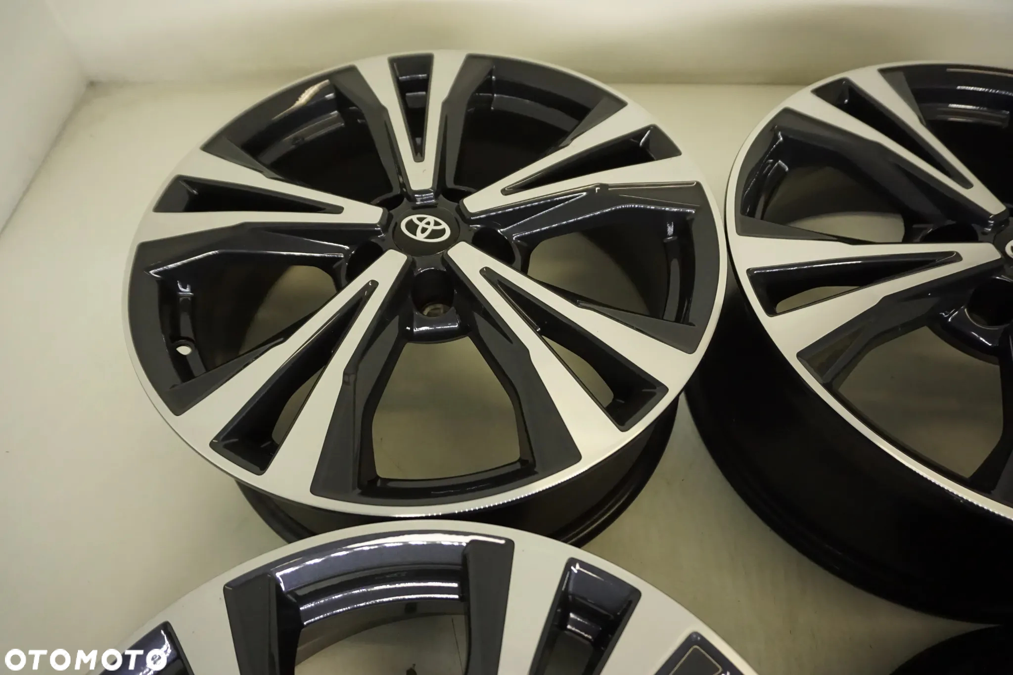 FELGI ALUMINIOWE 18 TOYOTA  CH-R AURIS AVENSIS RAV 4 COROLLA VERSO YARIS CROSS CAMRY  5X114,3 - 2