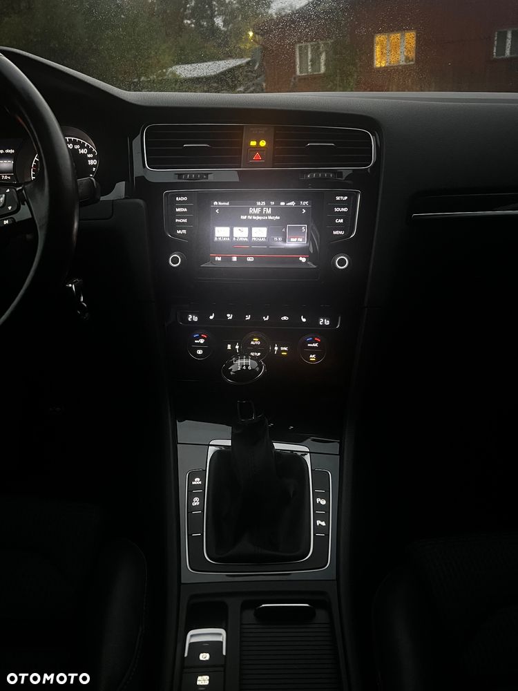 Volkswagen Golf - 16