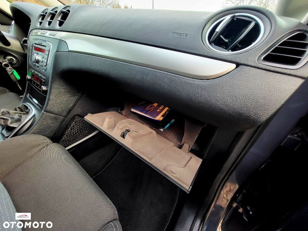 Ford S-Max - 13