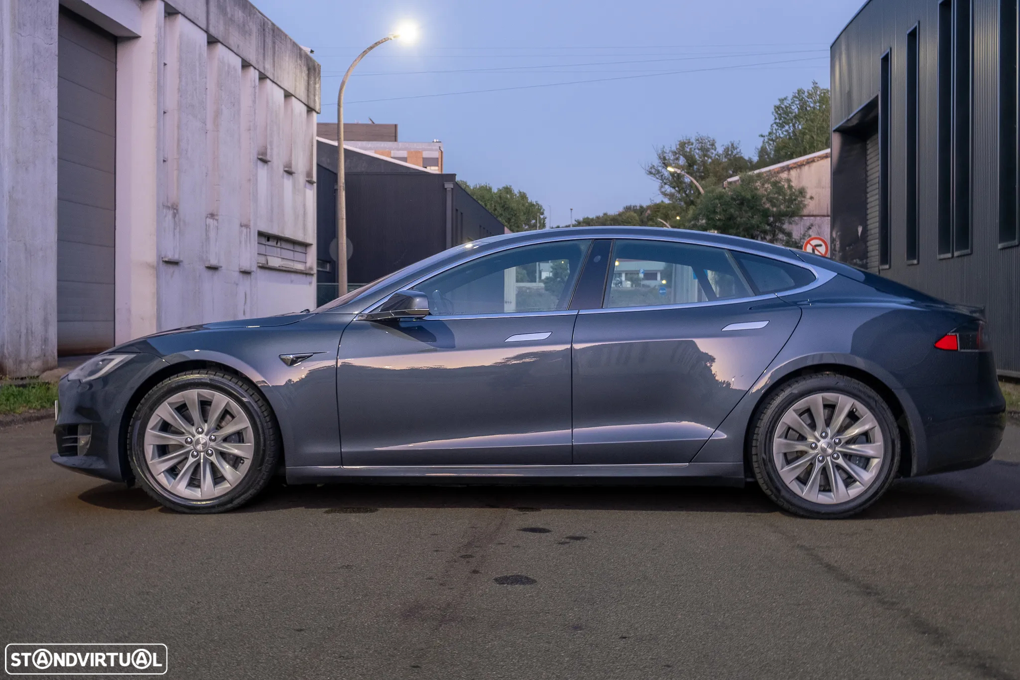Tesla Model S Long Range - 13