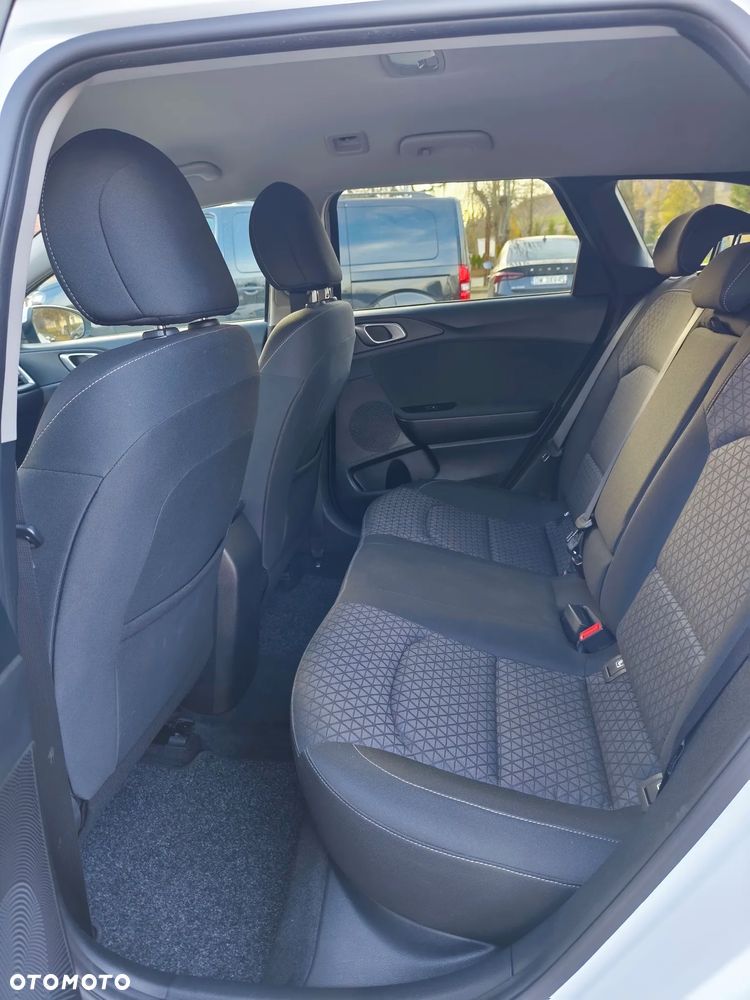 Kia Ceed 1.6 CRDi mHEV Business Line - 13