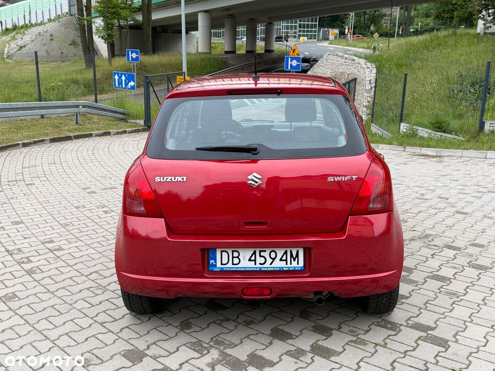 Suzuki Swift 1.3 Club - 4