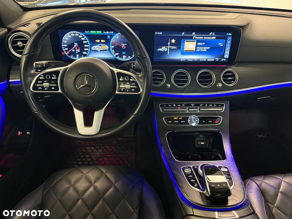 Mercedes-Benz Klasa E 300 AMG - 29