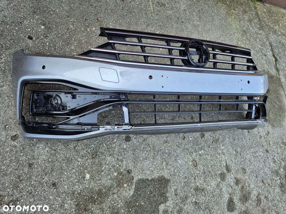 VW Passat B8 lifting R Line 19- zderzak przedni kratka grill ślizg 3G0 - 1