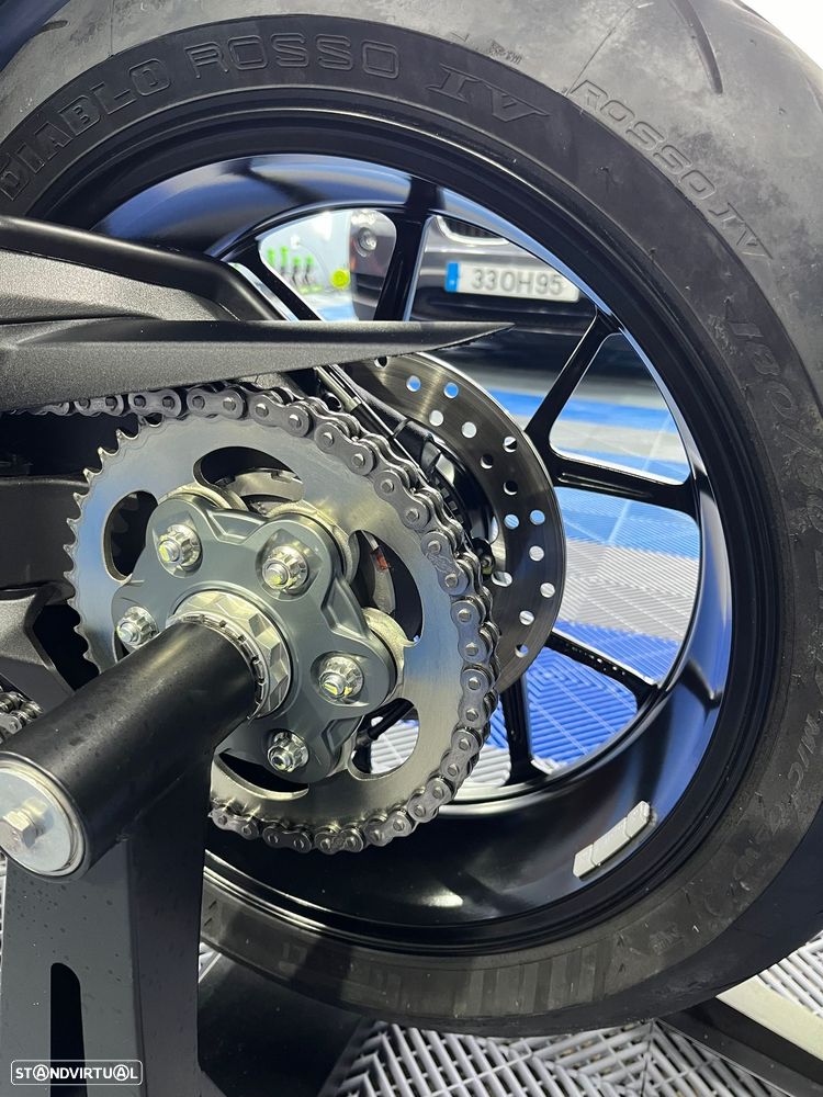 Ducati Streetfighter V2 - 5